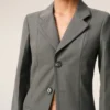Abrigo entallado de lana nueva gris con botonadura sencilla Abrigo entallado de lana nueva gris con botonadura sencilla