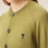 Ami de Coeur Cardigan de cuello redondo en lana verde Ami de Coeur Cardigan de cuello redondo en lana verde