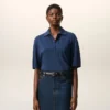 Ami de Coeur Polo de algodón azul con parche bordado Ami de Coeur Polo de algodón azul con parche bordado
