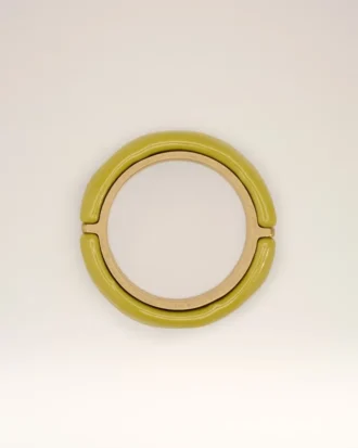 Anillo lacado en latón verde martillado