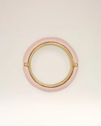 Anillo lacado martillado de latón rosa