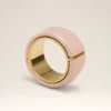 Anillo lacado martillado de latón rosa Anillo lacado martillado de latón rosa