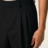 Bermudas anchas de cintura baja de lana nueva negra Bermudas anchas de cintura baja de lana nueva negra