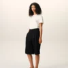 Bermudas anchas de cintura baja de lana nueva negra Bermudas anchas de cintura baja de lana nueva negra
