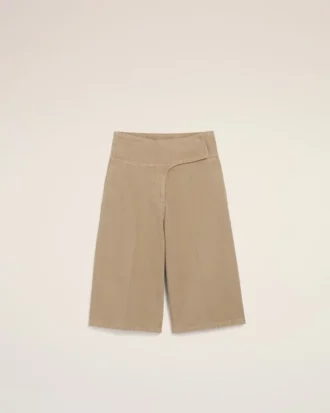 Bermudas con cinturón envuelto de algodón beige Bermudas con cinturón envuelto de algodón beige