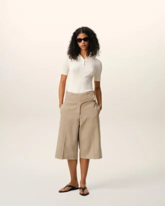 Bermudas con cinturón envuelto de algodón beige Bermudas con cinturón envuelto de algodón beige