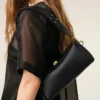 Bolso Carrousel de piel de vaca negra Bolso Carrousel de piel de vaca negra
