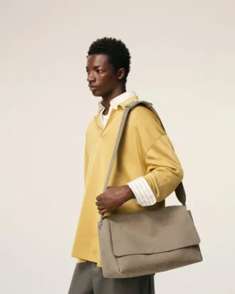 Bolso carrusel grande con solapa de piel de vaca gris