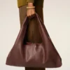 Bolso de hombro Etienne de cuero flexible burdeos Bolso de hombro Etienne de cuero flexible burdeos