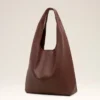 Bolso hobo Etienne de piel flexible en color burdeos Bolso hobo Etienne de piel flexible en color burdeos