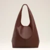 Bolso hobo Etienne de piel flexible en color burdeos Bolso hobo Etienne de piel flexible en color burdeos