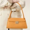 Bolso pequeño Mimi de piel de vaca naranja Bolso pequeño Mimi de piel de vaca naranja