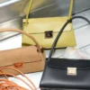 Bolso pequeño Mimi de piel de vacuno marrón Bolso pequeño Mimi de piel de vacuno marrón