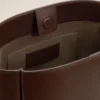 Bolso tipo cubo Carrousel de piel lisa marrón Bolso tipo cubo Carrousel de piel lisa marrón
