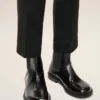 Botas Chelsea de puntera anatómica en piel negra Botas Chelsea de puntera anatómica en piel negra