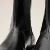 Botas Chelsea de puntera anatómica en piel negra Botas Chelsea de puntera anatómica en piel negra