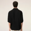 Camisa negra de manga corta con bordado «Ami Paris» y corte holgado