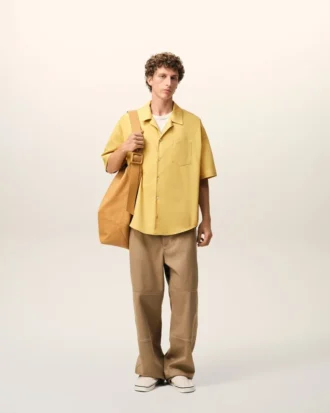 Camisas de algodón de manga corta con cuello camp y corte recto en amarillo