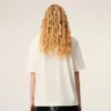 Camiseta blanca de algodón con estampado característico Camiseta blanca de algodón con estampado característico