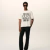 Camiseta blanca de algodón con estampado característico Camiseta blanca de algodón con estampado característico