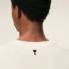 Camiseta blanca de algodón con estampado característico Camiseta blanca de algodón con estampado característico