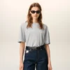 Camiseta gris de algodón con el logotipo «Ami de Coeur» en relieve Camiseta gris de algodón con el logotipo «Ami de Coeur» en relieve