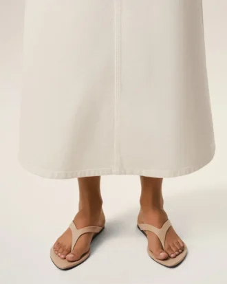 Chanclas de piel de cordero beige con punta afilada