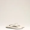 Chanclas de piel de cordero blanca con punta afilada Chanclas de piel de cordero blanca con punta afilada