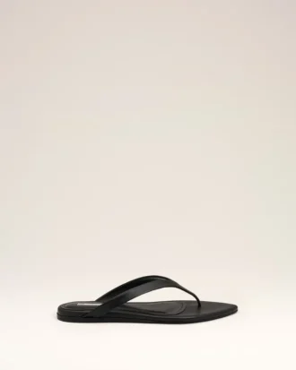 Chanclas de punta afilada en piel de cordero negra