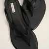 Chanclas de punta afilada en piel de cordero negra Chanclas de punta afilada en piel de cordero negra