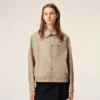 Chaqueta Ami de Coeur de nailon beige con botones de presión