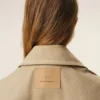 Chaqueta de trabajo de algodón beige con botones Chaqueta de trabajo de algodón beige con botones