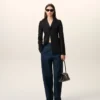 Chaqueta entallada de lana virgen negra de botonadura sencilla Chaqueta entallada de lana virgen negra de botonadura sencilla