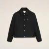 Chaqueta negra de nailon Ami de Coeur con botones de presión Chaqueta negra de nailon Ami de Coeur con botones de presión