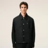 Chaqueta negra de nailon Ami de Coeur con botones de presión Chaqueta negra de nailon Ami de Coeur con botones de presión