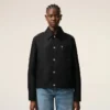 Chaqueta negra de nailon Ami de Coeur con botones de presión Chaqueta negra de nailon Ami de Coeur con botones de presión