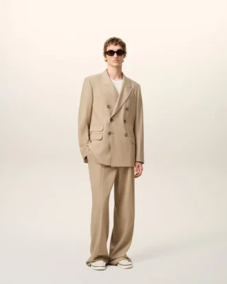 Chaqueta recta de doble botonadura en lana nueva de color beige
