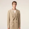 Chaqueta recta de doble botonadura en lana nueva de color beige Chaqueta recta de doble botonadura en lana nueva de color beige