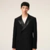 Chaqueta recta de doble botonadura en lana nueva negra con fruncidos Chaqueta recta de doble botonadura en lana nueva negra con fruncidos