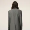 Chaqueta recta de lana virgen gris con cierre de un solo botonero Chaqueta recta de lana virgen gris con cierre de un solo botonero