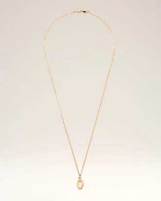 Collar con colgante «0» de latón dorado martillado