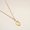 Collar con colgante «0» de latón dorado martillado