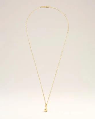 Collar con colgante «4» de latón dorado martillado