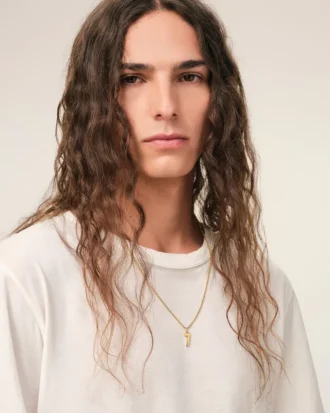 Collar con colgante «7» de latón dorado martillado