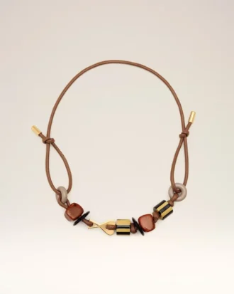 Collar de perlas Ami de Coeur de piel marrón