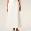 Falda larga trapecio de confección sartorial en mezcla de lino blanco Falda larga trapecio de confección sartorial en mezcla de lino blanco