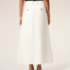 Falda larga trapecio de confección sartorial en mezcla de lino blanco Falda larga trapecio de confección sartorial en mezcla de lino blanco