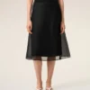 Falda trapecio midi de seda negra con enagua transparente Falda trapecio midi de seda negra con enagua transparente