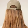 Gorra de algodón beige con bordado «Ami de Coeur» Gorra de algodón beige con bordado «Ami de Coeur»
