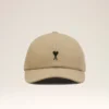 Gorra de algodón beige con bordado «Ami de Coeur» Gorra de algodón beige con bordado «Ami de Coeur»